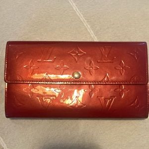 Red Vernis Louis Vuitton Sarah portefeuille long wallet